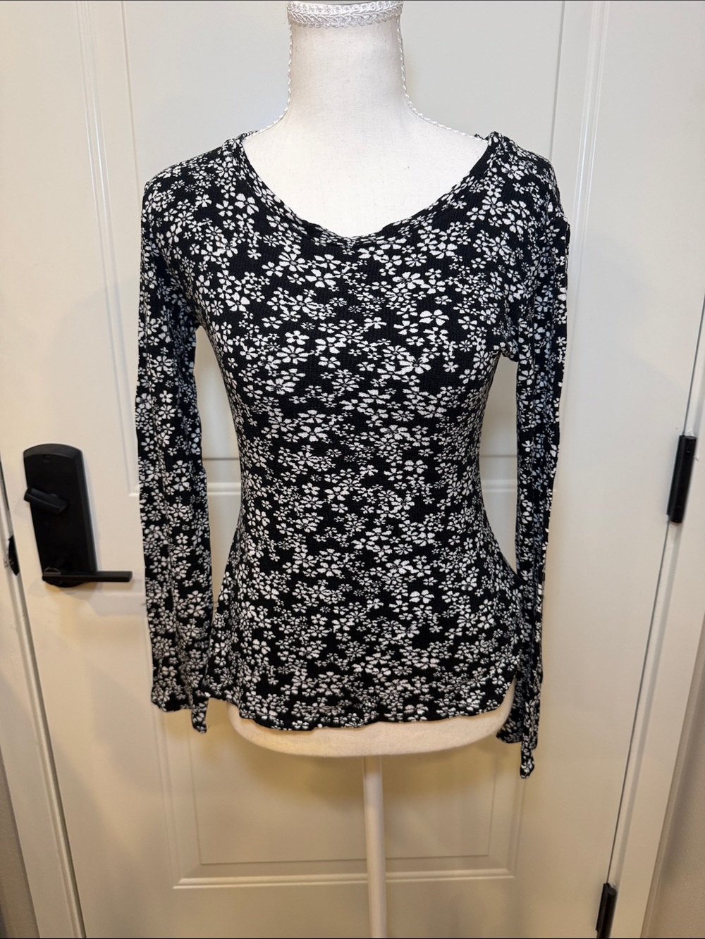 Black & White Floral Long-Sleeve Scoop Neck Top